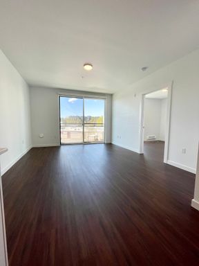 Spacious 1-Bedroom With Master Suite, Walk-Through Closet, and Tons of Natural Light! – photo 1