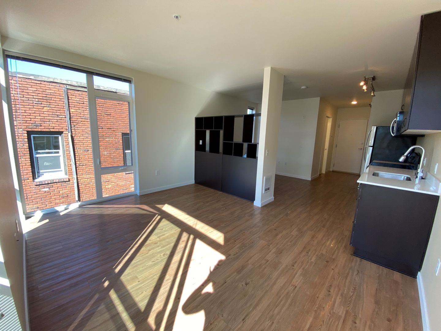 Seattle Apartment: 418 Bellevue Ave East