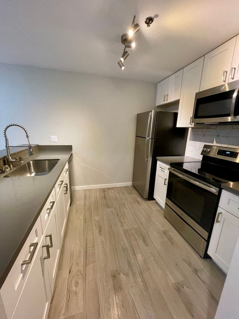 Seattle Apartment: 5941 California Ave SW