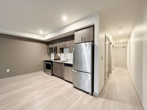 LAST AVAILABLE - Extra Large 1-Bedroom with Modern Finishes and Stainless Steel Appliances! – photo 1