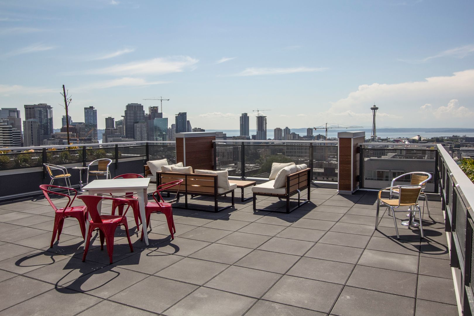 Seattle Apartment: 422 Summit Ave East