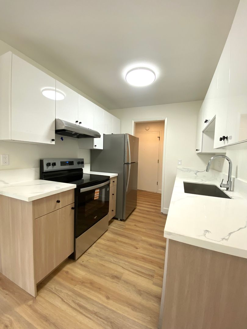 Edmonds Apartment: 7714 196th St SW