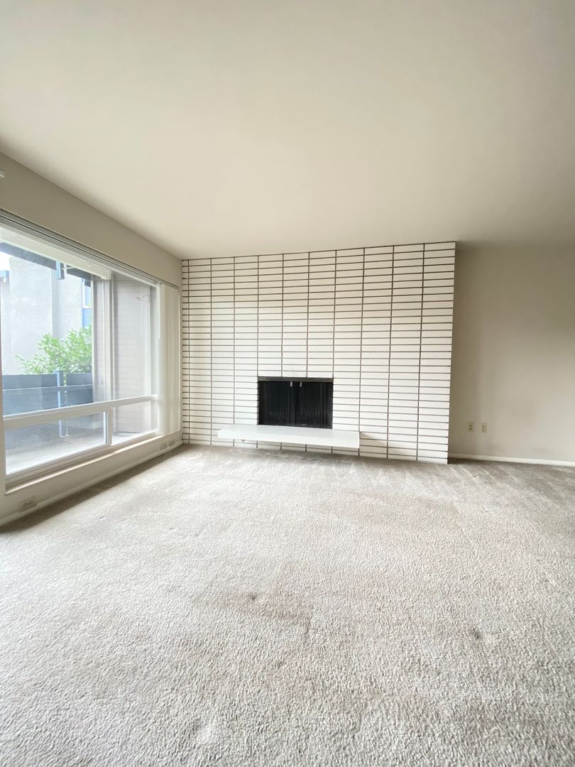 Seattle Apartment: 900 Nob Hill Ave North