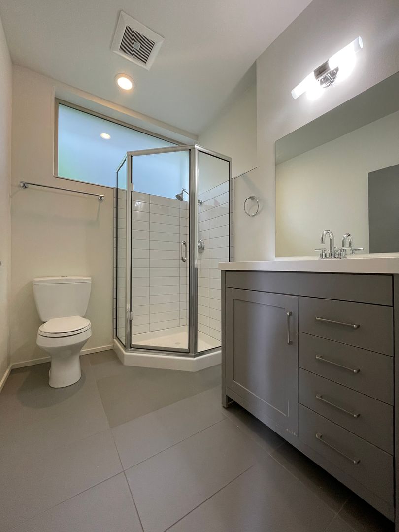 Seattle Apartment: 1212, 1216, 1220 East Remington Court