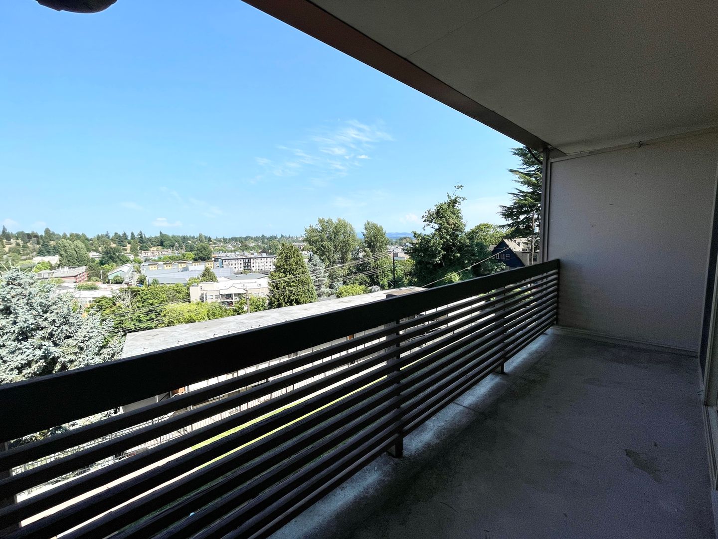 Seattle Apartment: 5000 22nd Ave NE