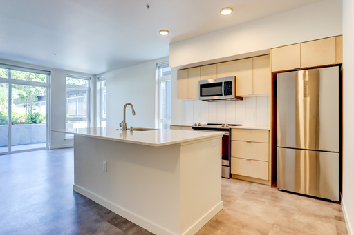 Ideally located, spacious 2 bedroom 2 bathroom home with private courtyard oasis! 1 MONTH FREE! – photo 1