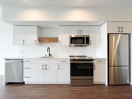 $1995 + 1 MONTH FREE!! Spacious Open 1-Bedroom! – photo 1