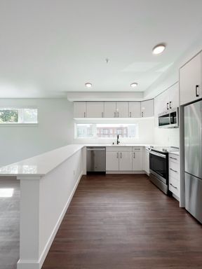 1 MONTH FREE!! 2 Bedroom with Chef's Kitchen, Private Balcony, and Tons of Natural Light! – photo 1