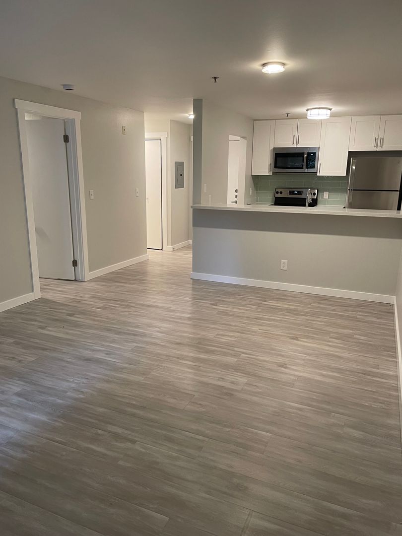 Seattle Apartment: 5941 California Ave SW