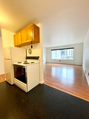 SIX WEEKS FREE!! Large Studio w/ Natural Light in The Heart of the U District! – photo 1