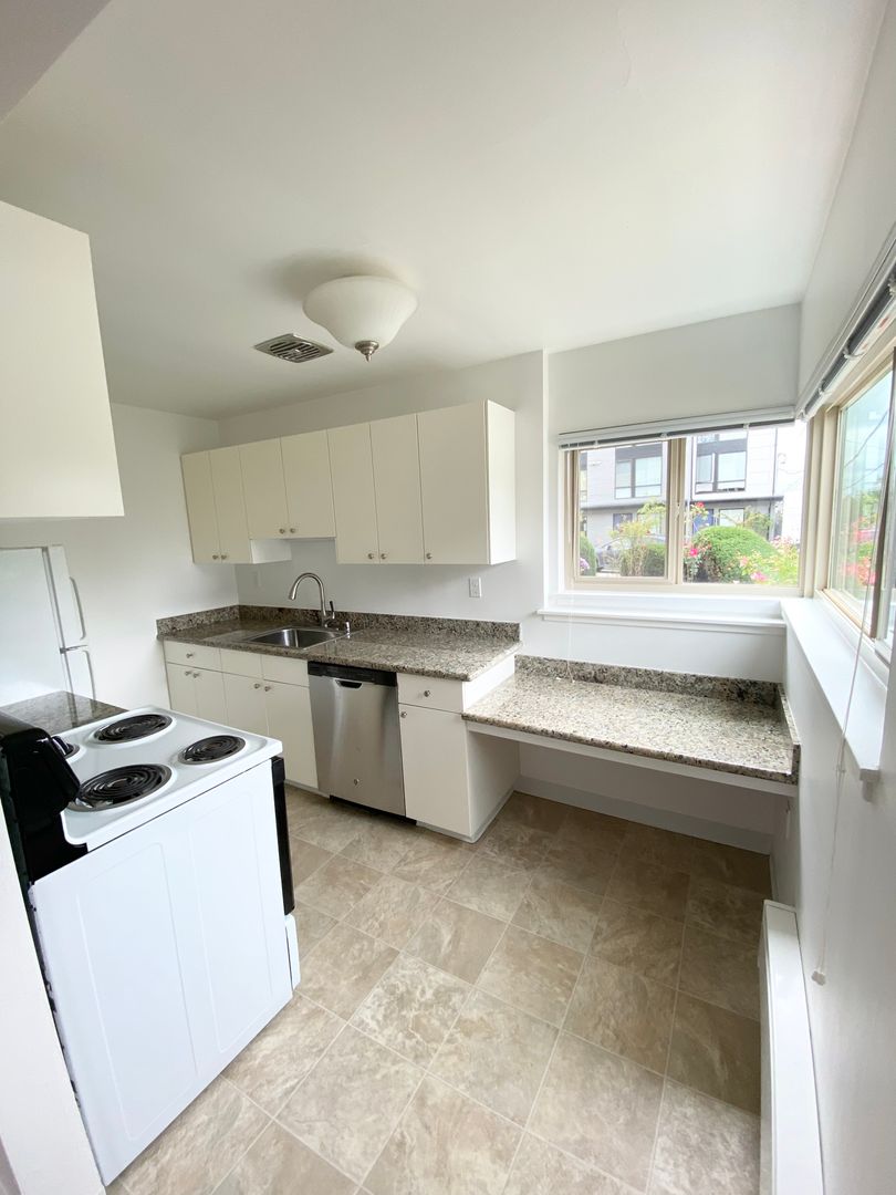 Seattle Apartment: 4203, 4205 Evanston Avenue N