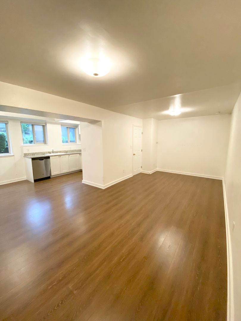 Seattle Apartment: 4203 & 4205 Evanston Avenue N