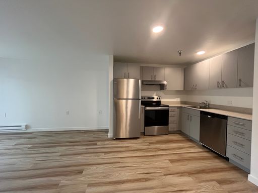 Large 1 Bedroom with Tons of Storage! – photo 1