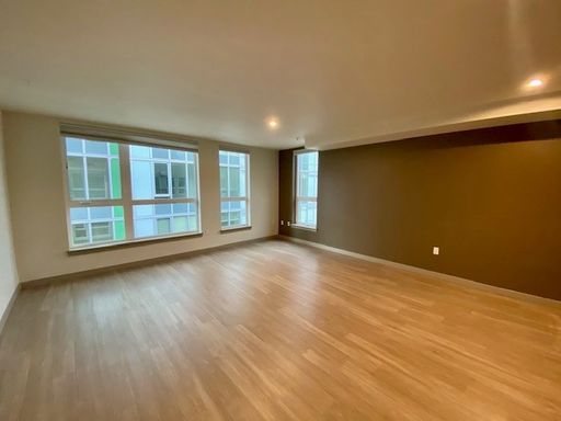 ONE MONTH FREE!! Extra-Large 1-Bedroom With In-Unit W/D! Gorgeous top floor unit!! – photo 1