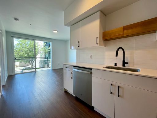 1 MONTH FREE MFTE - Large one bedroom with private balcony! – photo 1