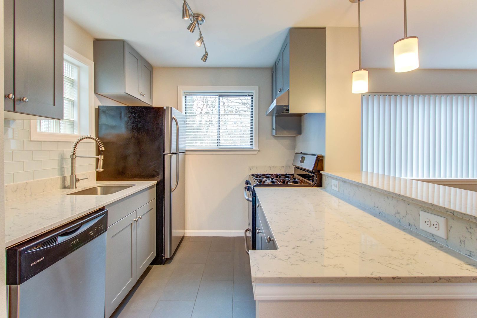 Seattle Apartment: 1418 2nd Avenue W