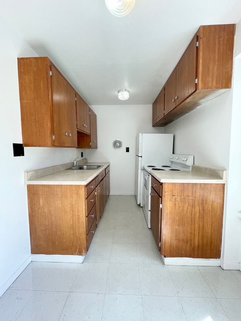 Seattle Apartment: 4214 11th Ave NE