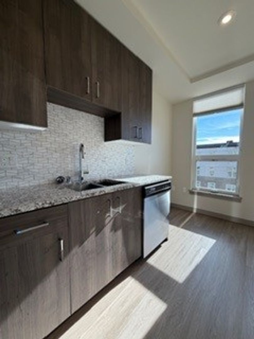 Seattle Apartment: 1050 James Street