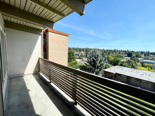 Studio Unit W/ Balcony!! 6 Weeks Free!! – photo 1