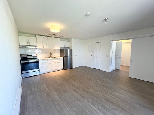 Natural Light and Corner Unit! – photo 1