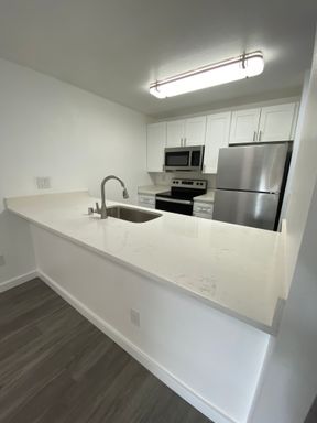 Schedule a Tour Today! Renovated 1 Bedroom with Balcony! – photo 1
