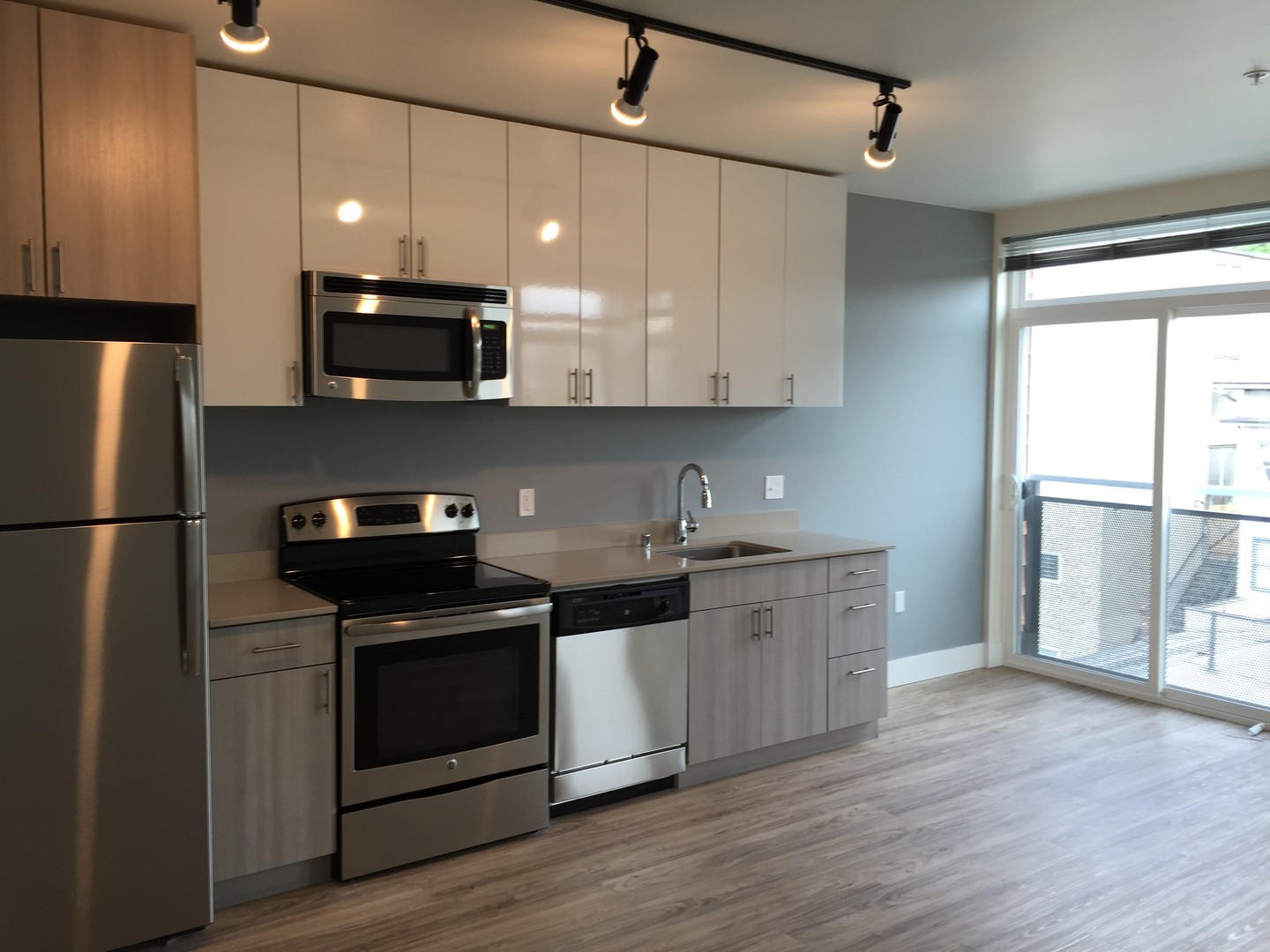 Seattle Apartment: 422 Summit Ave East