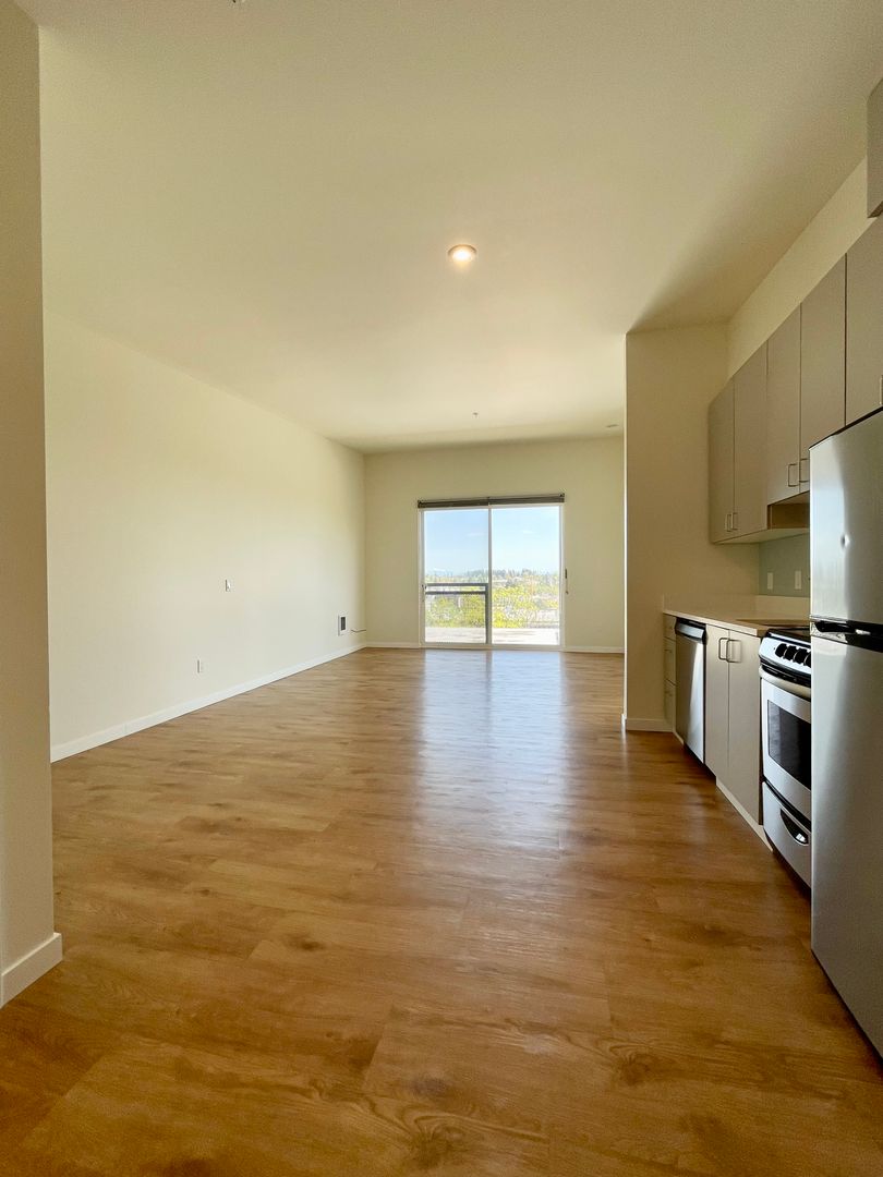 Seattle Apartment: 2249 NE 46th Street