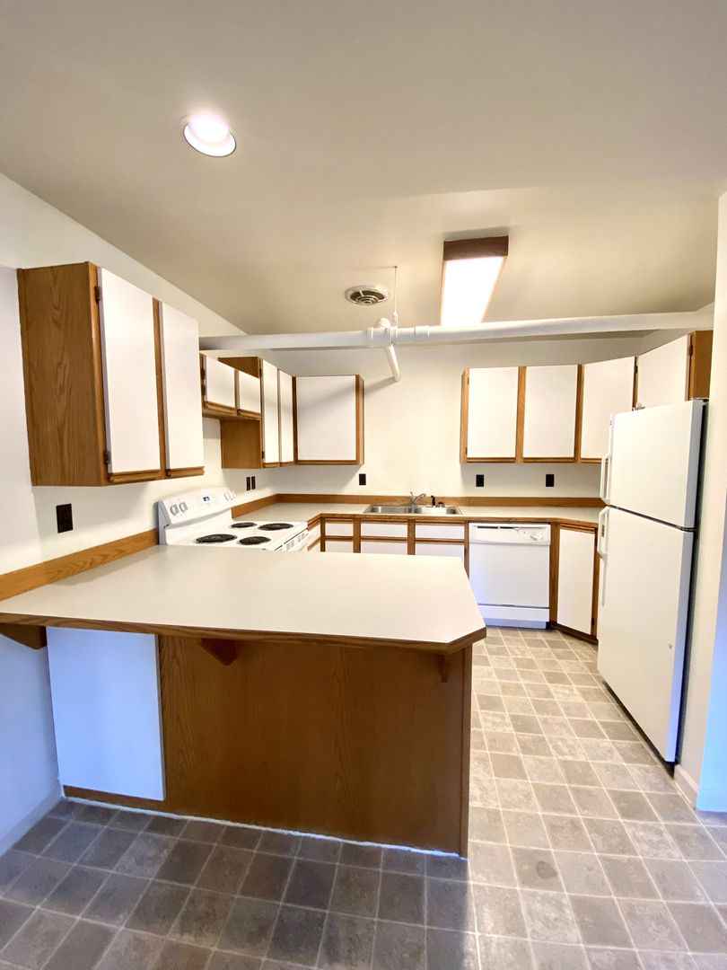 Seattle Apartment: 1421 2nd Ave N