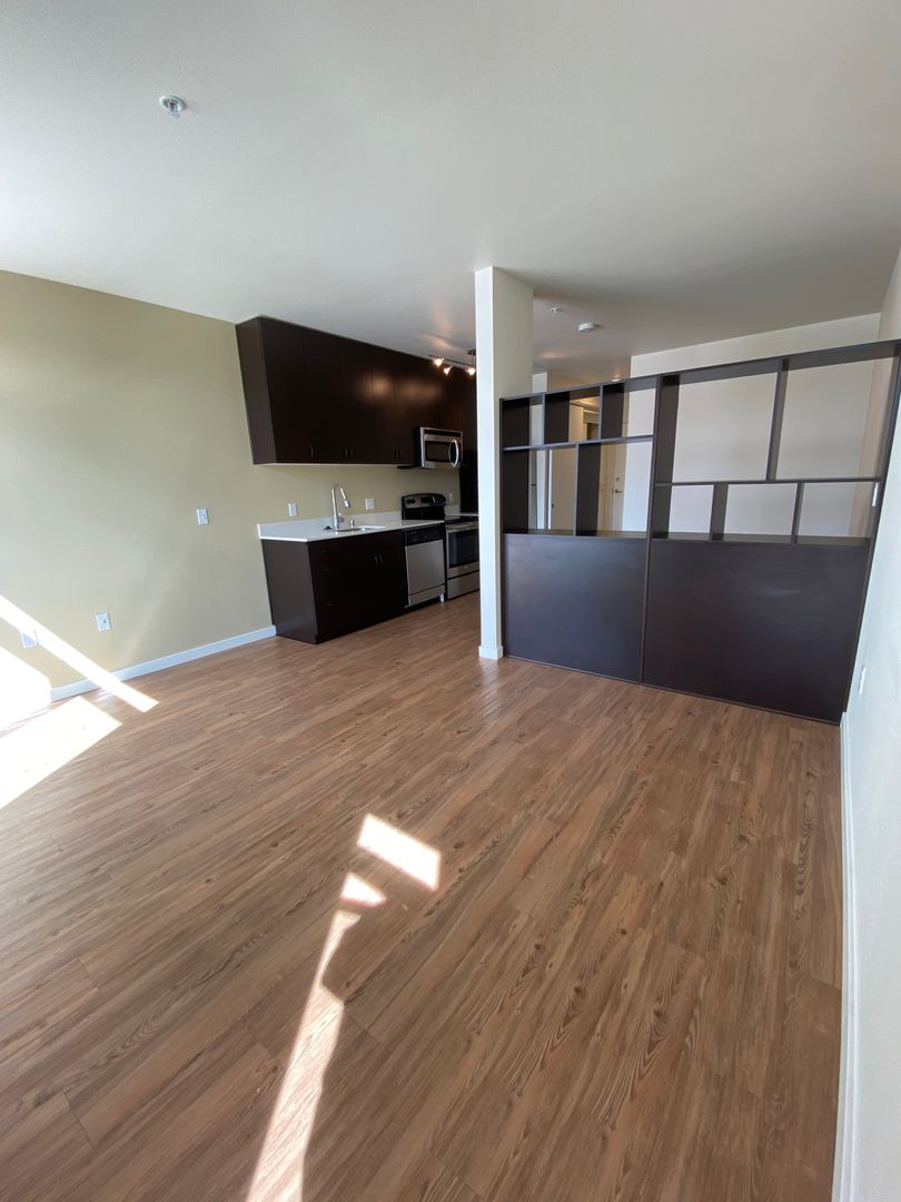 Seattle Apartment: 418 Bellevue Ave East
