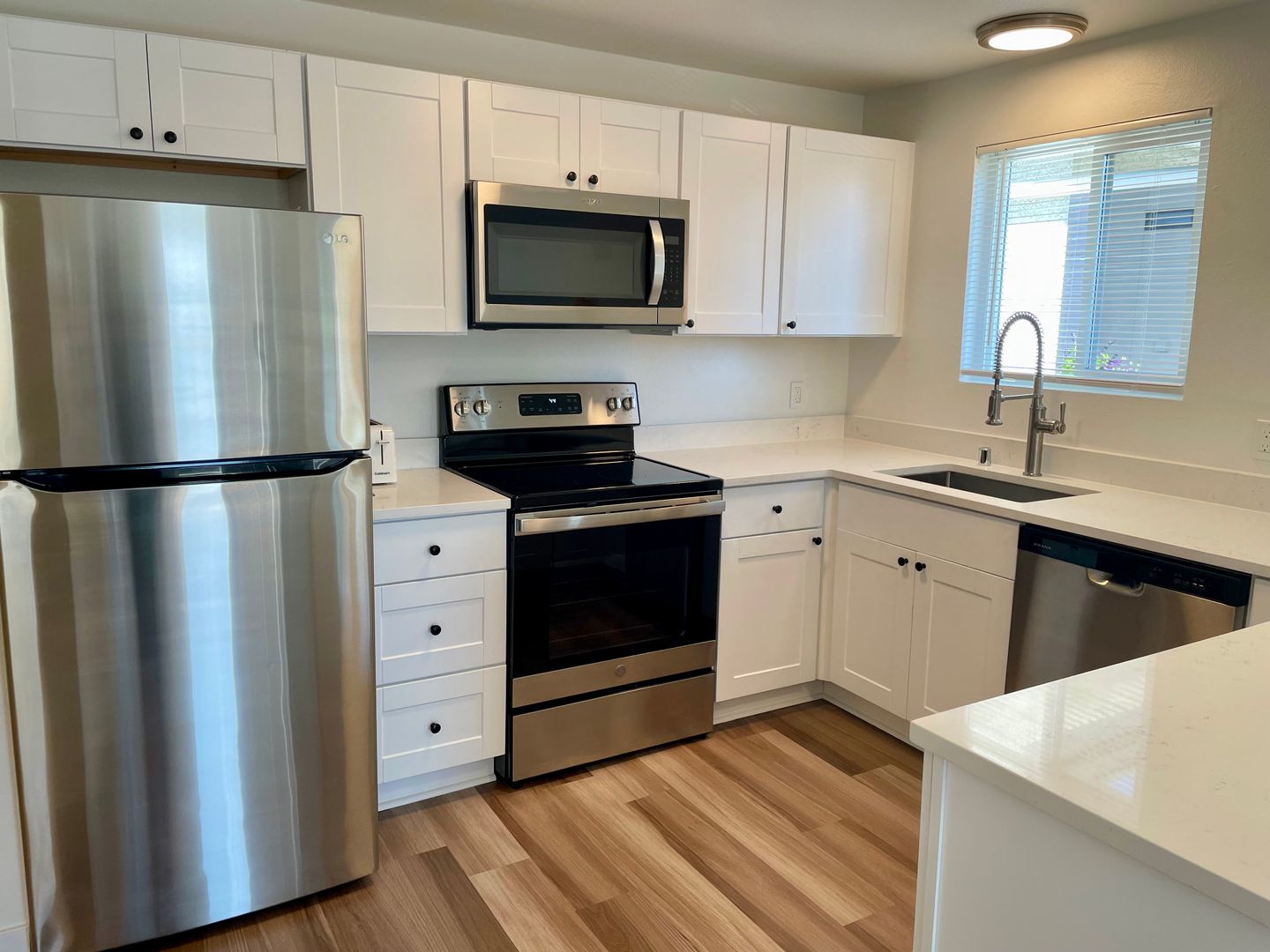 Seattle Apartment: 5630 California Avenue SW