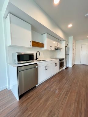 6 WEEKS FREE!! Your own private balcony in this large open one bedroom – photo 1