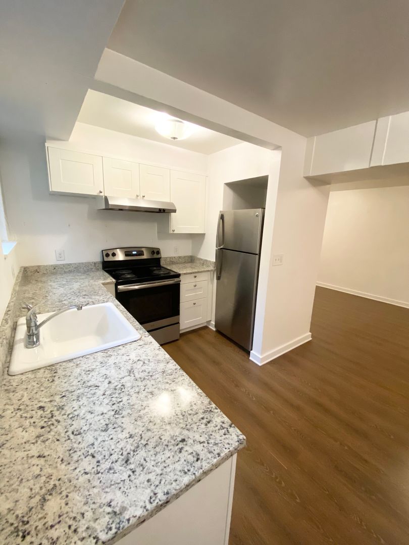 Seattle Apartment: 4203 & 4205 Evanston Avenue N