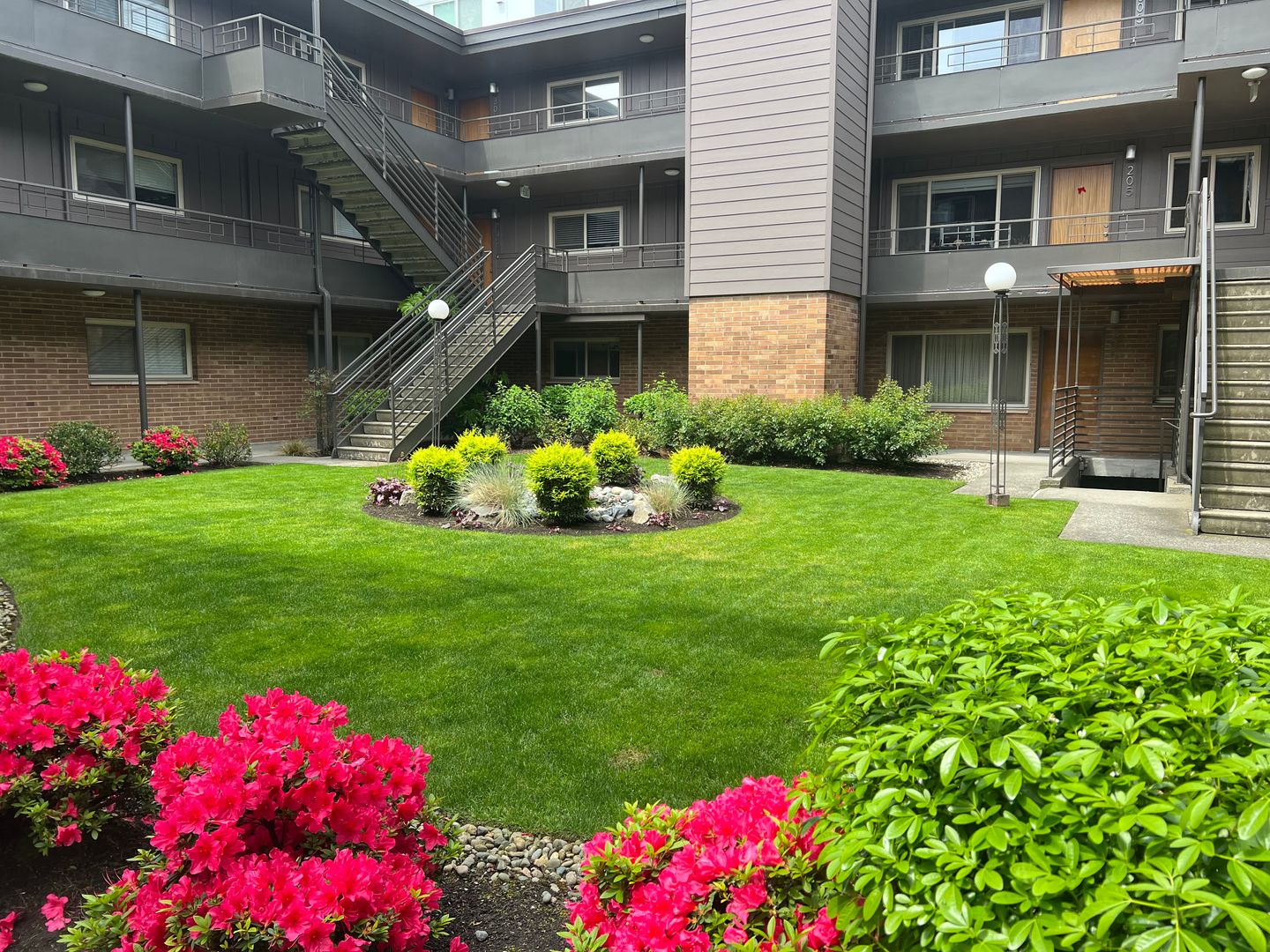 Seattle Apartment: 848 - 858 NE 67th Street