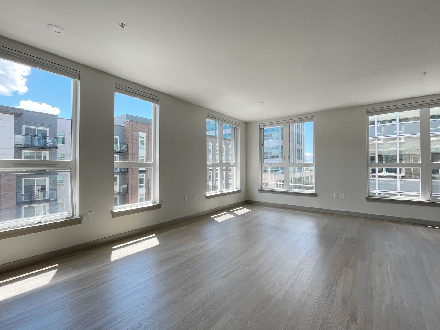 Seattle Apartment: 1050 James Street