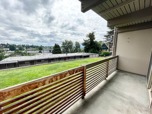 Studio w/ Huge Balcony AND 6 Weeks Free!! – photo 1