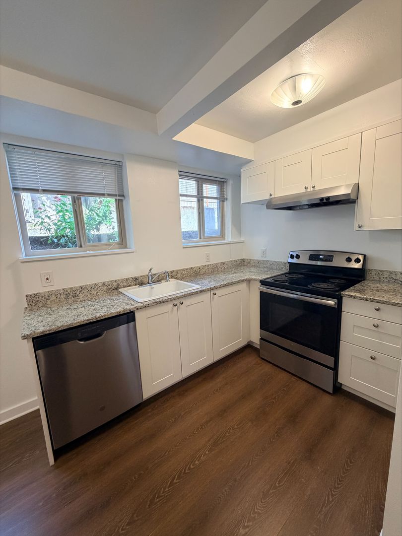 Seattle Apartment: 4203 & 4205 Evanston Avenue N