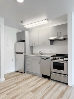 Studio With Brand New Kitchen And Tons Of Natural Light! – photo 1