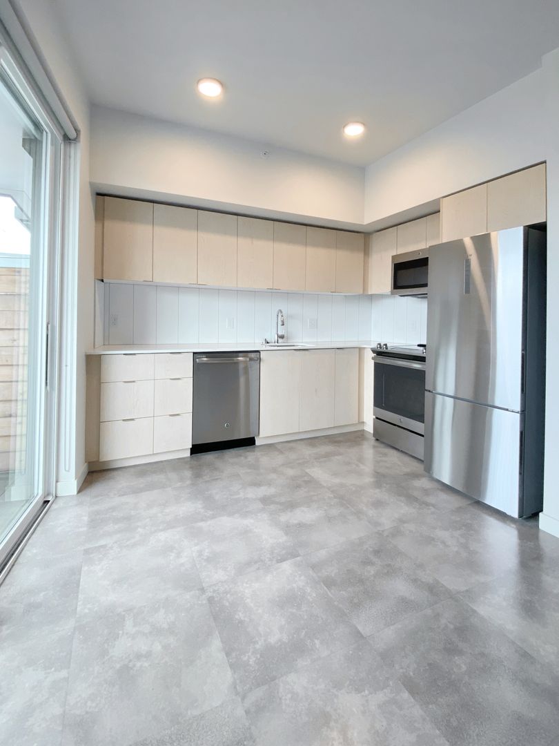 Seattle Apartment: 4516 Union Bay Place NE