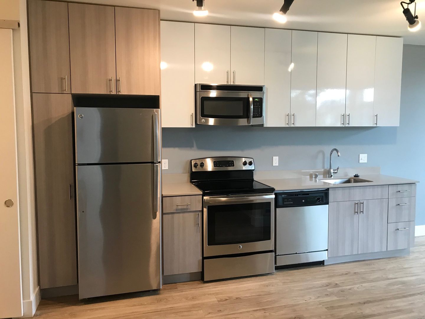 Seattle Apartment: 422 Summit Ave East