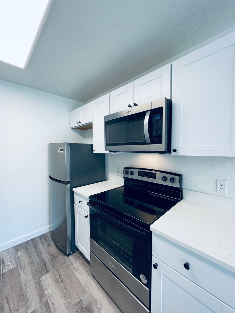 Seattle Apartment: 5630 California Avenue SW