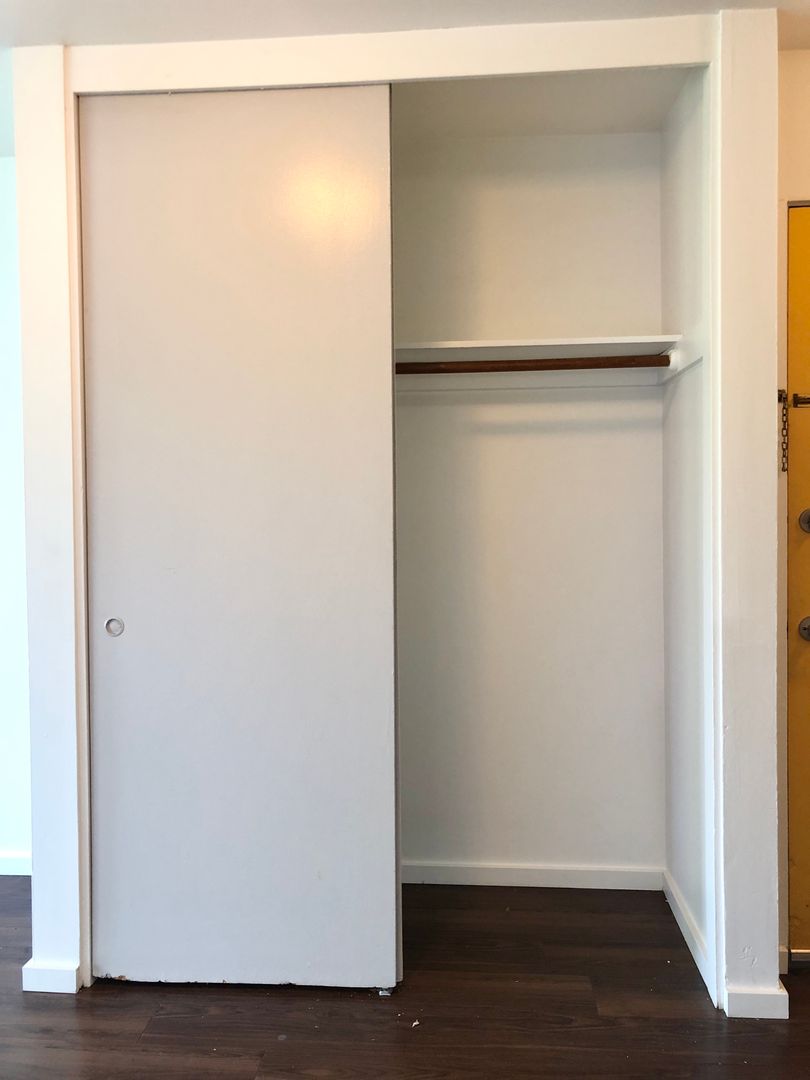 Seattle Apartment: 2233 NE 46th Street