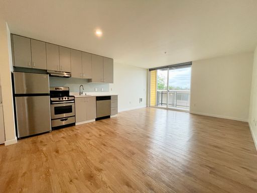 Spacious 3rd Floor Studio Unit w/ Balcony and Washer Dryer! Get $500!! – photo 1