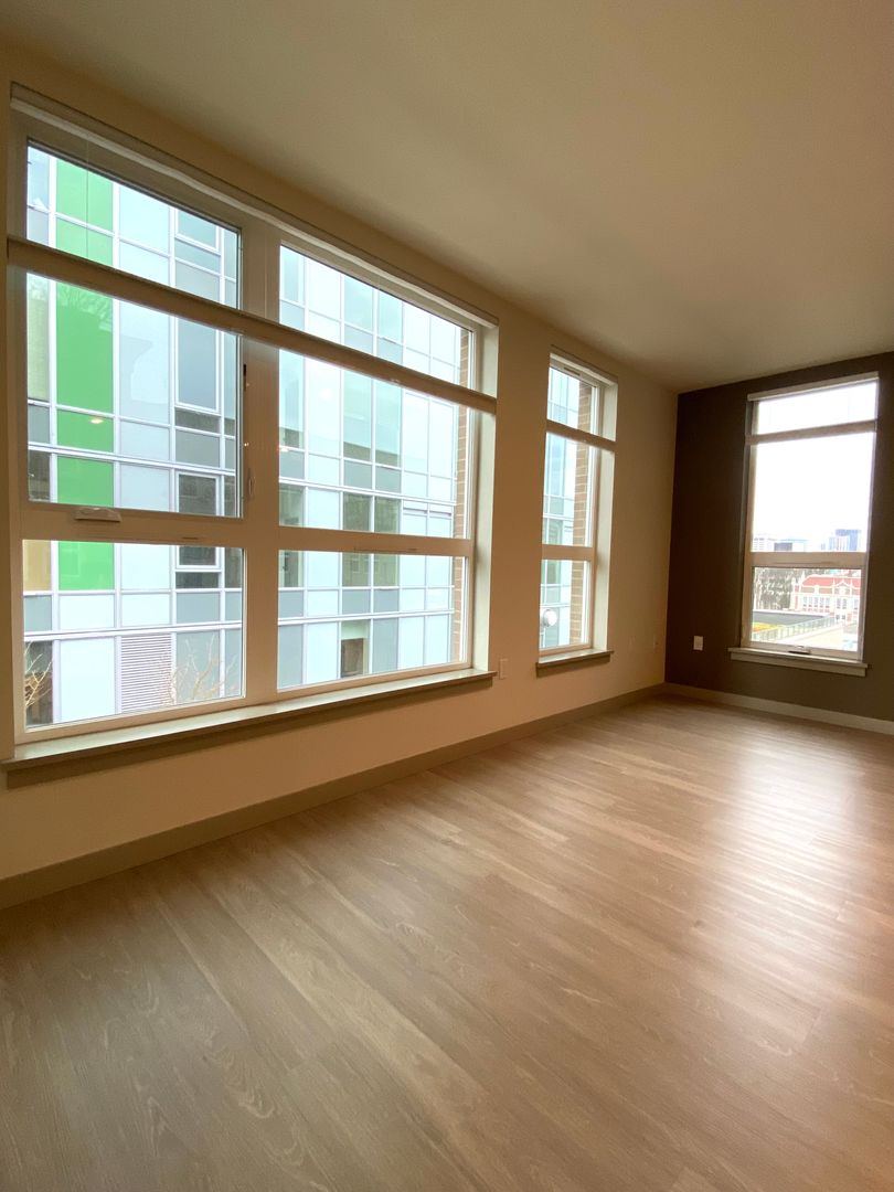 Seattle Apartment: 1050 James Street