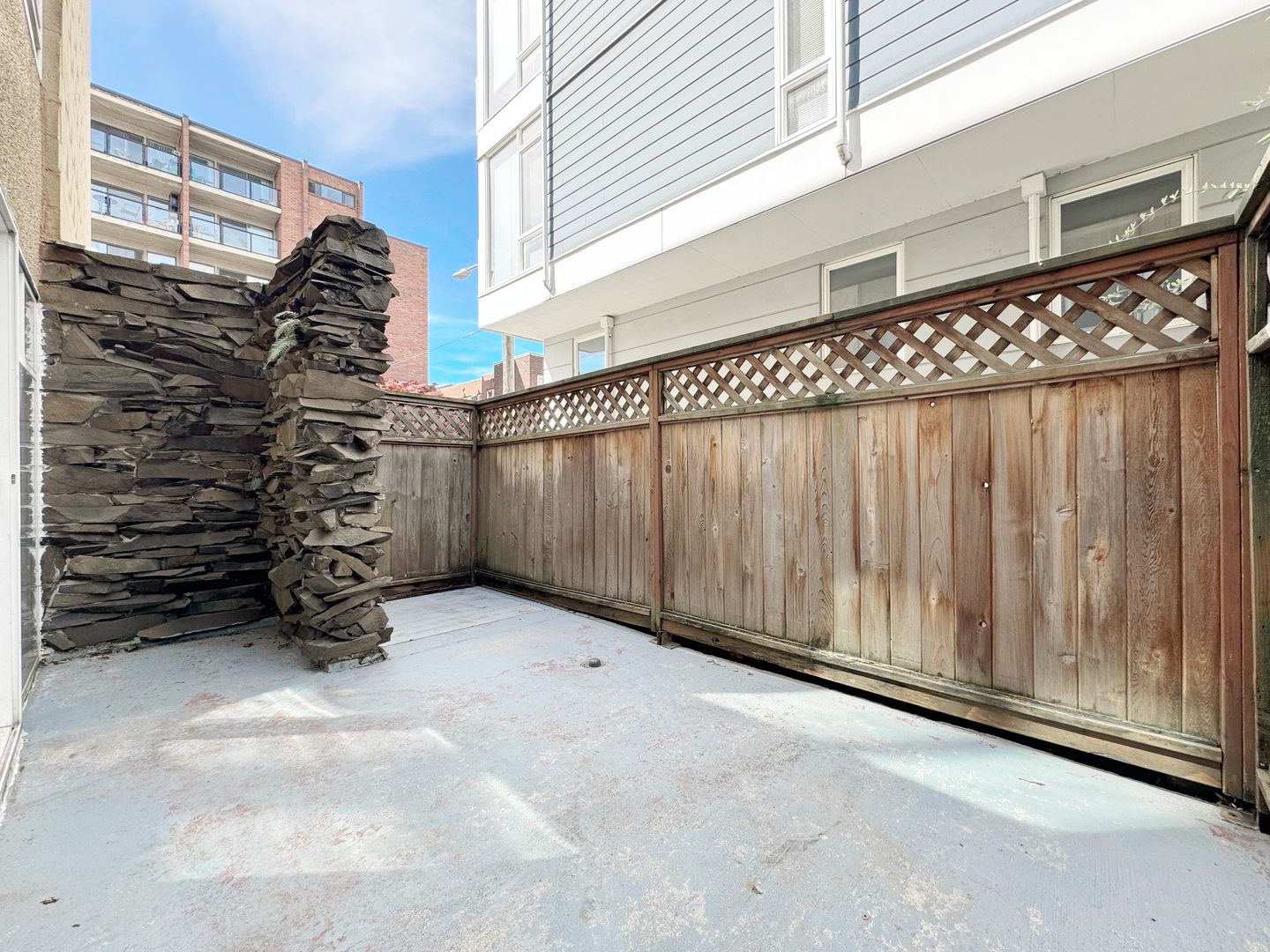 Seattle Apartment: 412 Bellevue Ave East