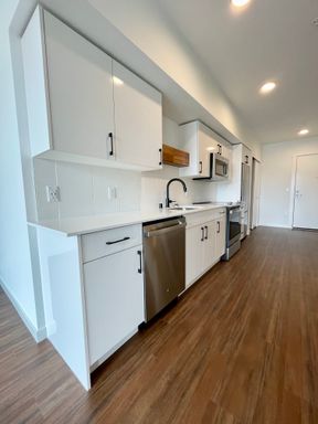 1 MONTH FREE!! MFTE - Amazing one bedroom with lots of natural light and storage! – photo 1