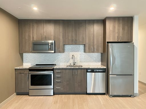 ***4 WEEKS FREE*** Extra Large 1-Bedroom Home with Balcony, In-Unit W/D, and Luxurious Finishes! – photo 1