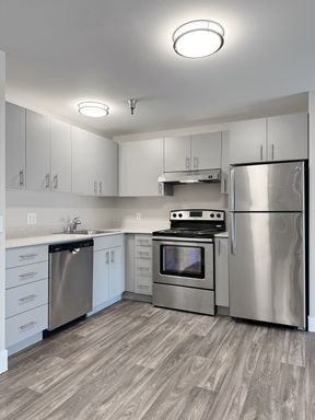 Large 1 Bedroom with Tons of Storage! – photo 1