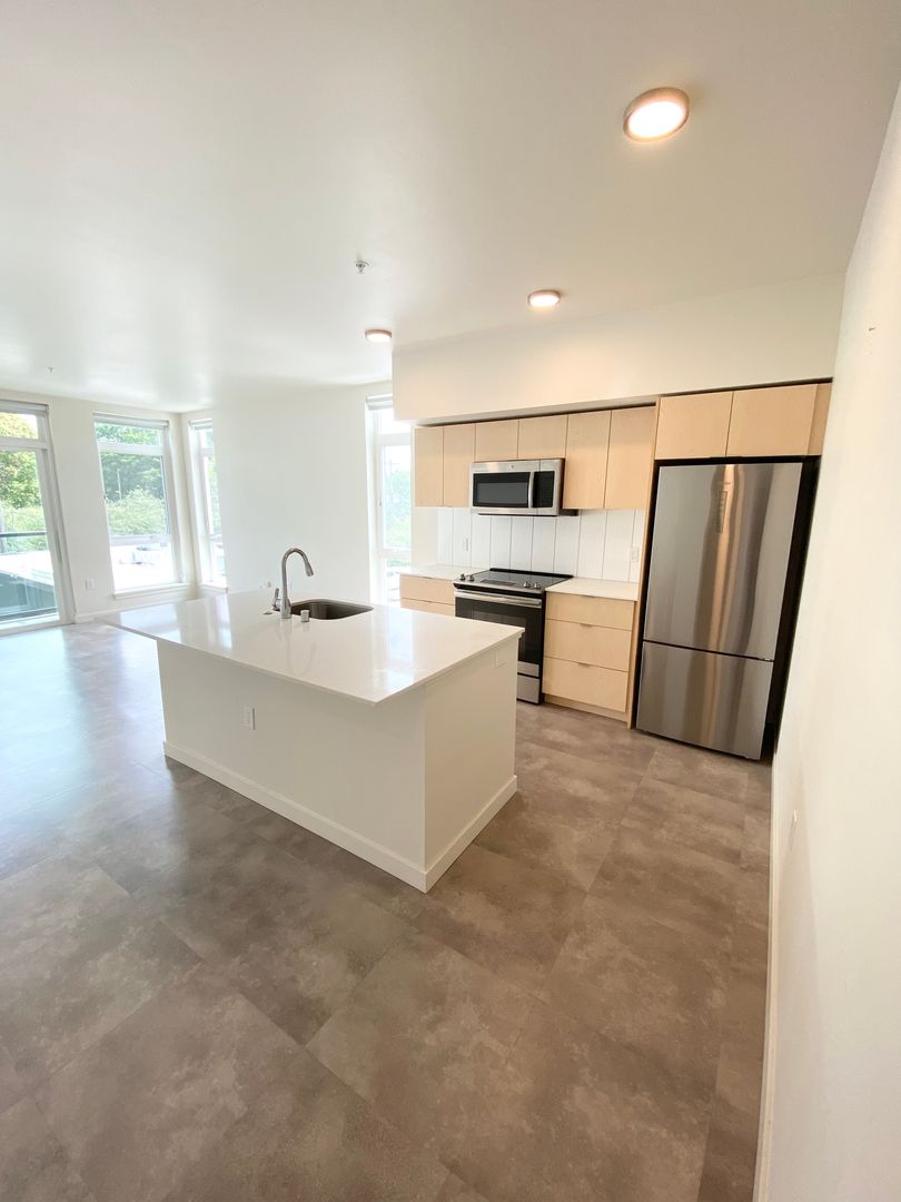 Seattle Apartment: 4516 Union Bay Place NE
