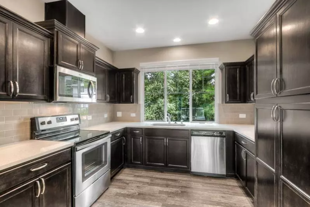 Renton Townhome: 905 Sunset Blvd NE