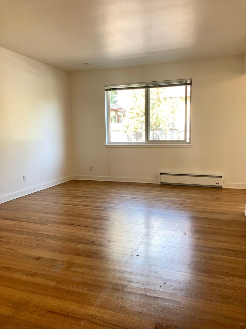 Seattle Apartment: 4203, 4205 Evanston Avenue N